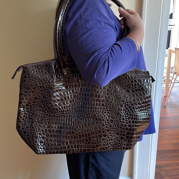 Faux Croc Patent Tote. New. - Picture 2 of 4